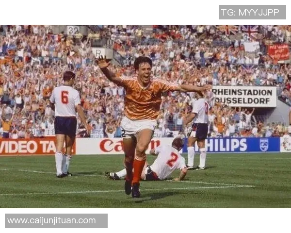 莱万与伊布的巅峰对决:谁才是足球历史上的最佳前锋之争 莱万与伊布的巅峰对决:谁才是足球历史上的最佳前锋之争